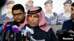 Safi al-Kaseasbeh, center, father of Islamic State captive Jordanian pilot Muath al-Kaseasbeh, speaks at a news conference where he asked Islamic State militants to pardon and release his son, in Amman, Feb. 1, 2015.
