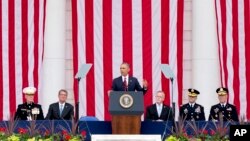 Tổng thống Barack Obama phát biểu tại Đài tưởng niệm của Nghĩa trang Quốc gia Arlington, Virginia, ngày 30 tháng 5 năm 2016.