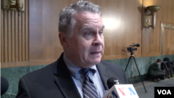 美国国会众议员史密斯(Chris Smith)2018年11月28日接受美国之音记者的访问。