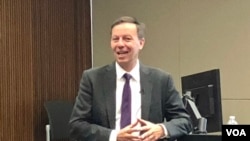 穆尔哈恩教授在洛杉矶南加州大学介绍著作(2019年10月3日,美国之音,雨舟)