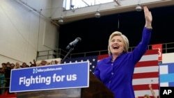 民主党总统参选人希拉里·克林顿在加州长滩的一次竞选造势集会上。(2016年6月6日)