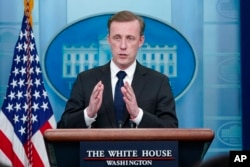 资料照片:白宫国家安全顾问沙利文在白宫一次例行记者会上讲话。(2022年12月12日)