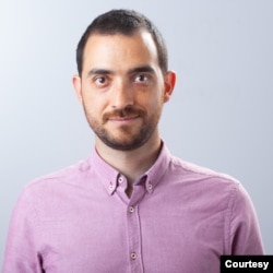 芝加哥大学(University of Chicago)助理教授路易斯·马丁内斯(Luis Martinez)