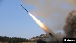 资料照: 中国解放军东部战区公布的照片显示,该战区在2022年8月4日军事演习中向台湾海峡地区发射实弹远程导弹。