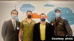 美国国会众议院跨党派议员2022年10月11日抵达台湾,展开为期3天访问。左起为台湾外交部北美司司长徐佑典、民主党联邦众议员莫尔顿、共和党联邦众议员华尔兹,及民主党联邦众议员卡赫勒。(照片来源:台湾外交部)