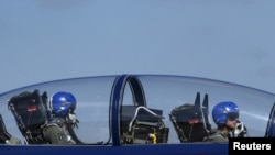 中国空军J-10战斗机飞行员。(路透社资料图)