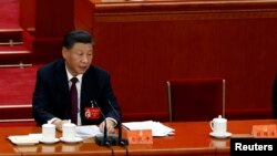 中共领导人习近平和前中共领导人胡锦涛曾经坐过的空椅子。(2022年10月22日)