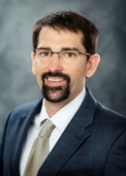 密西西比州立大学政治学和公共管理系的助理教授本杰明·特卡奇 (Benjamin Tkach) (照片来源:大学网站)