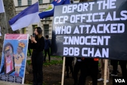 前香港区议员刘珈汶2022年10月23日出席伦敦抗议(摄影:美国之音郑乐捷)