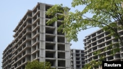 资料照:中国房地产企业佳登宝公司在广西桂林的一处没有完工的住宅楼建筑工地。(2022年9月17日)