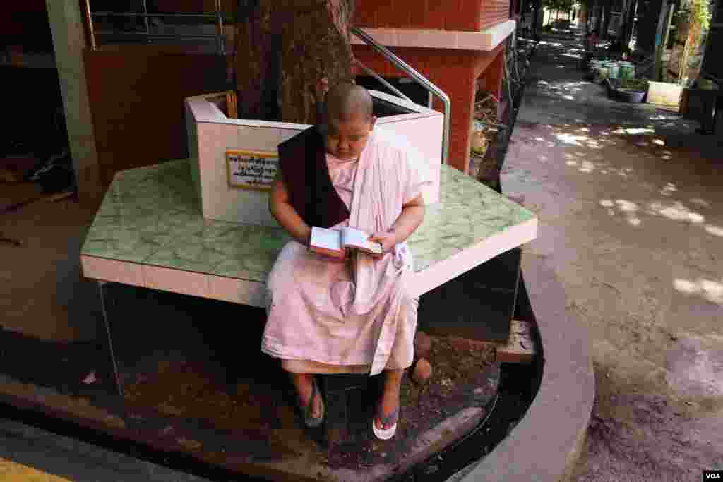 မန္တလေးမြို့ အထင်ကရ မဟာဂန္ဓာရုံ ကျောင်းတိုက်ကြီးရဲ့ ကိုဗစ်ကာလမြင်ကွင်း။ (သြဂုတ် ၂၈၊ ၂၀၂၀)