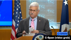 资料照:美国国务院负责民主、人权和劳工事务的助理国务卿罗伯特·德斯特罗