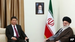 伊朗最高领袖办公室官方网站发布的伊朗最高领袖哈梅内伊(图右)在伊朗德黑兰会见中国国家主席习近平的照片(2016年1月23日)。