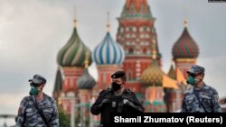 资料照:莫斯科红场上执勤的俄罗斯警察