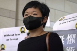 香港电台编导蔡玉玲在法庭外与记者见面