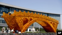 Belt and Road Forum ထိပ်သီးဆွေးနွေးပွဲ ကျင်းပရေးပြင်ဆင်နေကြစဉ်။