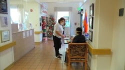 加州疗养机构获新冠疫苗圣诞大礼 居民反应两样情 加州疗养机构获新冠疫苗圣诞大礼 居民反应两样情