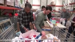 “食物银行”为低收入者提供感恩节大餐 “食物银行”为低收入者提供感恩节大餐