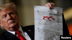2019年3月20日,特朗普总统在访问利马陆军坦克工厂联合系统制造中心时向人们展示叙利亚和伊拉克国土上的“伊斯兰国的哈里发”的版图。