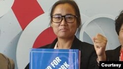 ့ မြန်မာနိုင်ငံလုံးဆိုင်ရာ အလုပ်သမားသမဂ္ဂများအဖွဲ့ချုပ် CTUM ရဲ့ အထွေထွေအတွင်းရေးမှူးဖြစ်သူ ဒေါ်ဖြိုးစန္ဒာစိုး (ဓါတ်ပုံ-Phyo Sandar Soe facebook)