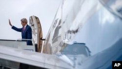 2015年5月6日美国国务卿克里离开内罗毕机场前往吉布提。