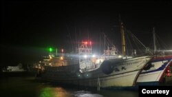 台湾籍渔船“大进满88号”及洪姓船长因违反中国“伏季休渔规定”,遭留置逾四个月,在完成裁罚程序后获释。(台湾海巡署提供)