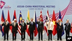 ၂၀၁၈ တရုတ်-အာဆီယံ နိုင်ငံခြားရေး ဝန်ကြီးများအစည်းအဝေး စင်္ကာပူ တွင် ကျင်းပခဲ့စဉ် (ဓာတ်ပုံ-AP)