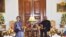 အိန္ဒိယသမ္မတ Ram Nath Kovind နှင့် တွေ့ဆုံနေသည့် နိုင်ငံတော်အတိုင်ပင်ခံပုဂ္ဂိုလ် ဒေါ်အောင်ဆန်းစုကြည်။ (ဓာတ်ပုံ-နိုင်ငံတော်အတိုင်ပင်ခံရုံး)