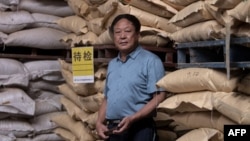 资料照:中国河北养猪农民孙大午在饲料仓库里 (2019年9月24日)