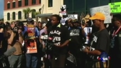 白人警察从背后开枪打死黑人被控谋杀 白人警察从背后开枪打死黑人被控谋杀