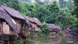 ကရင်ဒုက္ခသည်အမျိုးသမီး အမေရိကန်ကိုအခြေချဖို့ဆိုက်ရောက် ကရင်ဒုက္ခသည်အမျိုးသမီး အမေရိကန်ကိုအခြေချဖို့ဆိုက်ရောက်