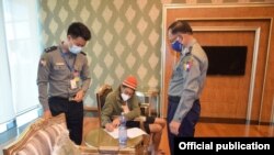 Frontier Myanmar သတင်းခန်းအယ်ဒီတာ Danny Fenster ပြန်လည်လွတ်မြောက်လာစဉ်။ (နိုဝင်ဘာ ၁၅၊ ၂၀၂၁/ ဓာတ်ပုံ-စစ်ကောင်စီသတင်းပြန်ကြားရေး)