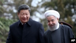 伊朗总统鲁哈尼欢迎到访的中国国家主席习近平(2016年1月23日)