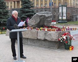 前克格勃总部大楼前,宣读政治迫害遇难者姓名