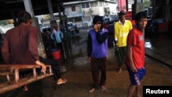 ထိုင်းနိုင်ငံ မဟာချိုင်မြို့က ပင်လယ်စာလုပ်ငန်းခွင်။