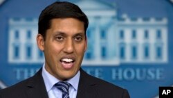 Ông Rajiv Shah, người đứng đầu cơ quan phát triển toàn cầu USAID của Hoa Kỳ phát biểu tại Tòa Bạch Ốc ở Washington, 3/10/2014. (Ảnh tư liệu)