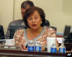 民主党议员妮塔.洛伊