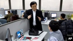 大公国际资信评估有限公司董事长关建中在北京的办公室同雇员谈话(2012年1月16日)