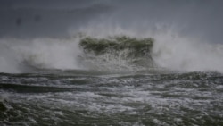 တနာရီ မိုင် ၁၃၀ နှုန်း တိုက်ခတ်နိုင်တဲ့ မုန်တိုင်းကြောင့် ဖိလစ်ပိုင်မှာ လူ ၁ သန်း ဘေးကင်းရာရွှေ့ တနာရီ မိုင် ၁၃၀ နှုန်း တိုက်ခတ်နိုင်တဲ့ မုန်တိုင်းကြောင့် ဖိလစ်ပိုင်မှာ လူ ၁ သန်း ဘေးကင်းရာရွှေ့