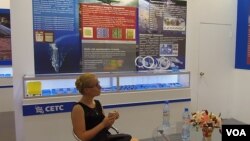 中国电子科技集团带产品参加展览。（美国之音白桦拍摄）