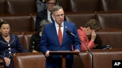 Конгресмен-демократ Скотт Пітерс, виступає під час обговорення Палатою представників статей про імпічмент президента Дональда Трампа. Середа, 18 грудня 2019 р., Вашингтон. (Трансляція засідання Палати представників через AP)