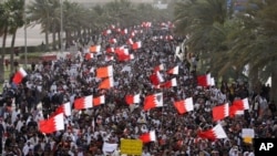 巴林当局被指今年春天用大规模逮捕和残忍的武力对付抗议者。图为巴林3月15日发生的反政府抗议活动。