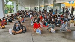 ဖမ်းဆီးခံ မြန်မာအလုပ်သမား ၂၀၀ ခန့် ထိုင်းနိုင်ငံကနေပြန်ပို့ ဖမ်းဆီးခံ မြန်မာအလုပ်သမား ၂၀၀ ခန့် ထိုင်းနိုင်ငံကနေပြန်ပို့