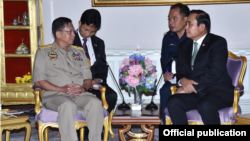 ကာကွယ်ရေးဦးစီးချုပ်နဲ့ ထိုင်းဝန်ကြီးချုပ်တွေ့ဆုံ။