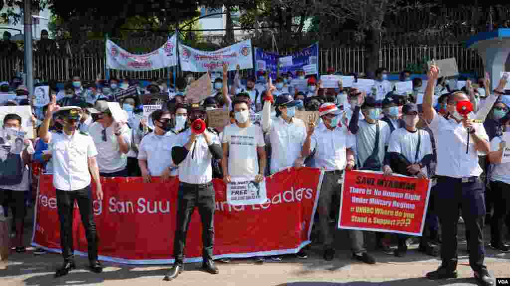 ရန်ကုန်မြို့ ကုလသမဂ္ဂရုံးရှေ့ စစ်အာဏာဆန့်ကျင်ဆန္ဒပြ မြင်ကွင်း။