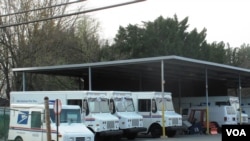 美国邮政局送信车队(美国之音王南拍摄)