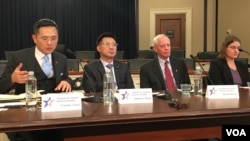 台美关系研究中心2018年12月4日在国会山举行台湾地方选举与美台关系座谈会。右起:《外交家》杂志主编、美中政策基金会研究员夏舒(Shannon Tiezzi),美国约翰霍普金斯大学高等国际关系研究所客座教授卜道维(David Brown) ,国民党立法院党团总召集人、立委江启臣。 (美国之音钟辰芳拍摄)