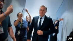 亨特·拜登的前商业伙伴德文·阿彻 (Devon Archer) 抵达国会山,于2023年7月31日在华盛顿向众议院监督委员会就共和党主导的对乔·拜登总统儿子的调查提供闭门证词。(美联社照片)