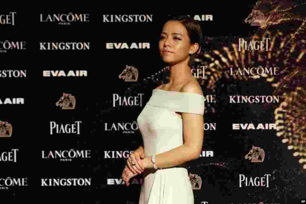 台湾新生代演员宋芸桦2015年11月21日抵达台北举行的第52届金马奖典礼会场。她由于主演电影《我的少女时代》被提名为最佳女主角。2018年8月2日宋芸桦在微博上对三年前的言论澄清说:“我是中国人,一个90后的中国女生,台湾是我的家乡……台湾是我出生的地方、祖国大陆是我梦想实现的地方,特别是国家今年出的惠台政策,给了我更多的发展空间和学习的机会。很多事情我还在学习,任何问题我也虚心受教,接受大家的批评和监督,身为中国人我感到自豪,我热爱我的家乡,热爱我的祖国,海峡两岸永远是一家人。”中国闽南网有文章淡化此事说:“ 其实台湾的教育就是这样,很多台湾同胞都存在这样的问题。快问快答也只是脱口而出的口误,不一定就是带政治倾向。”但总的来说,许多中国网民不领情,说她墙头草;台湾网民也不接受,让她别回台湾,闹得两边不是人。