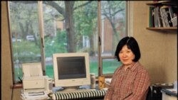 王友琴在书房(王友琴提供图片)